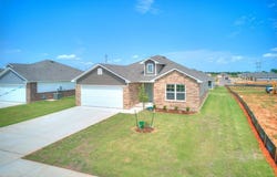 932 S Bear Lane, Mustang, OK 73064