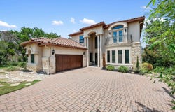 27 Autumn Oaks Drive, The Hills, TX 78738