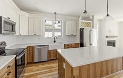 27 Eden Lane, Portsmouth, NH 03801