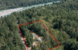 49176 Concrete Sauk Valley Road, Concrete, WA 98237