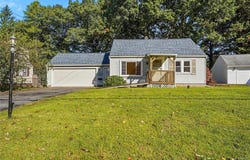 19 Pine Ridge Circle, Syracuse, NY 13212