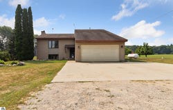 4218 E Klees Road, Stanton, MI 48888