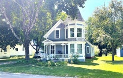 25 Elm Street, Newport, ME 04953