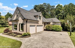 10 Rockingham Rd, Oak Ridge, TN 37830
