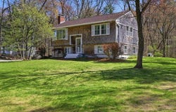 7 Barrows Ct, Norton, MA 02766