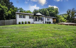 300 Dailey Ave, Loudon, TN 37774