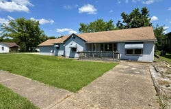 337 W West 1st St Street, Mountain Grove, MO 65711