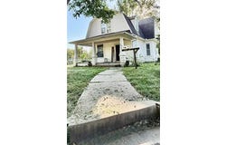 700 West Street, Sweet Springs, MO 65351