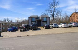 412 Wood Creek Dr, Radcliff, KY 40160