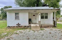 210 S 6th Street, Deepwater, MO 64740