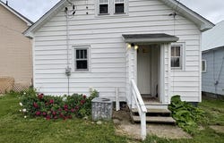 225 Lennox Pl, Caspian, MI 49915