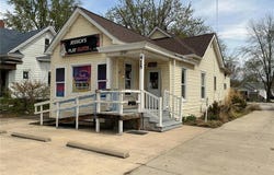 415 N Broad, Carlinville, IL 62626
