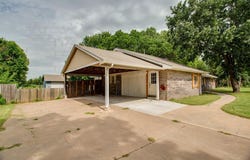 4212 Unruh Dr, Enid, OK 73703