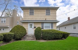 32 Elizabeth Street, Farmingdale, NY 11735