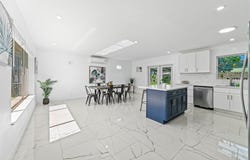1215 NE 200th St, Miami, FL 33179