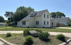 426 W 3rd St, Miller, SD 57362