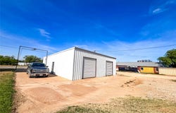 704 N 1st, Haskell, TX 79521
