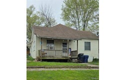 109 S 6th St, Elsberry, MO 63343