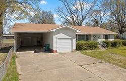 609 E Main, Omaha, TX 75571