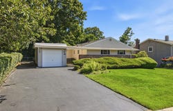 9 Bowman Lane, Kings Park, NY 11754