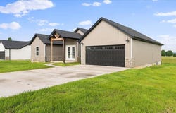 2605 Country Drive, Mountain Grove, MO 65711
