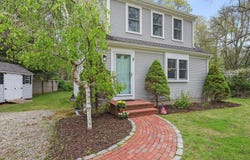 5 Deerfield Road, Mashpee, MA 02649