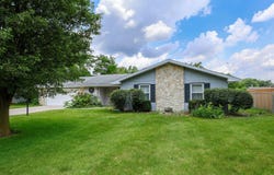 9925 N Country Knoll, New Haven, IN 46774