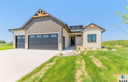 405 N Sunshine Ave, Brandon, SD 57005