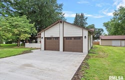13861 LINN Drive, Athens, IL 62613