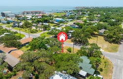305 Broadway, ROCKPORT, TX 78382
