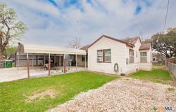 2208 E Brazos Street, Victoria, TX 77901