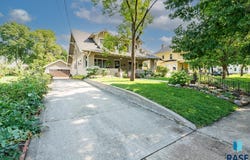 416 E 2nd St, Canton, SD 57013