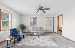 321 N 5TH Street, Petersburg, IL 62675