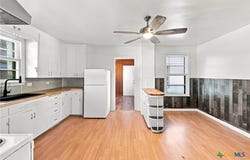 312 S Wilson Avenue, Giddings, TX 78942