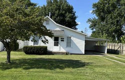 1028 E OAK Street, Macomb, IL 61455