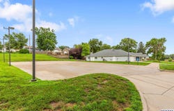 522 E 1st Street, Papillion, NE 68046-2451