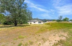 207 Henry Street, Myrtle Creek, OR 97457