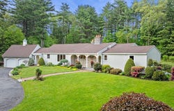 15 Lockwood Ln, Topsfield, MA 01983