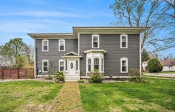 25 S Maple Street, Hartford, MI 49057