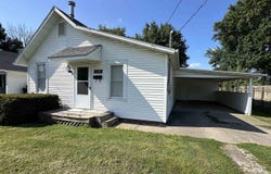1028 E OAK Street, Macomb, IL 61455