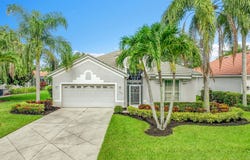 566 SW Lake Charles Circle, Port Saint Lucie, FL 34986