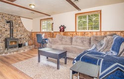 93 Falcon Dr, Henrietta, NY 14586