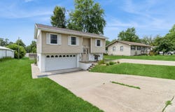 1122 E Avenue, Albia, IA 52531