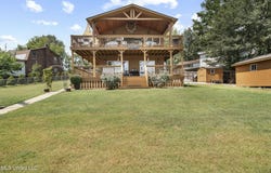 1207 N Thunderbird Drive, Hernando, MS 38632