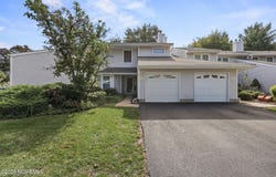 25 Sandpiper Drive, Sayreville, NJ 08859