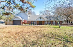 910 S Adams ST, Lavaca, AR 72941