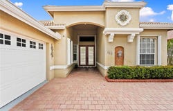 660 SW Lake Charles Circle, Port St Lucie, FL 34986