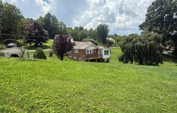 241 4th Street, BRADLEY, WV 25818