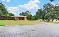 1 Buena Vista Circle, Uvalde, TX 78801