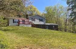 206 Sycamore Ln, Hillsville, VA 24343